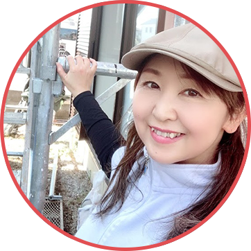 女性店長の顔写真